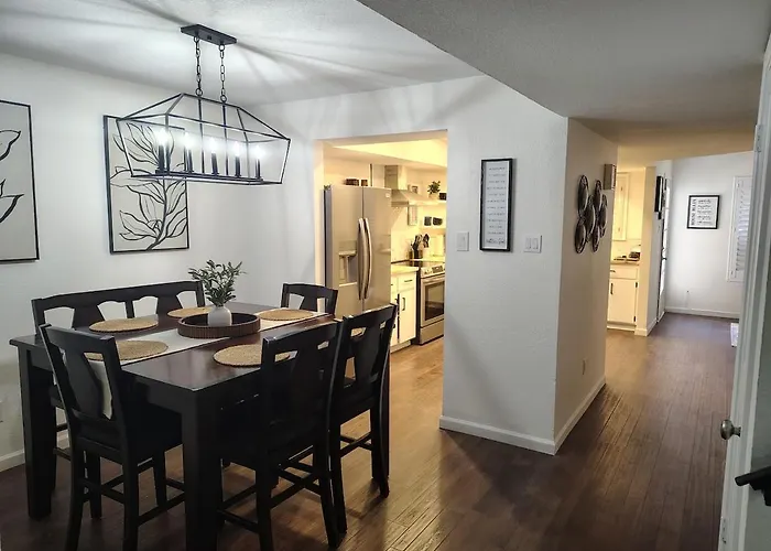 Modern Within Walking Distance Of Onvida Apartment
